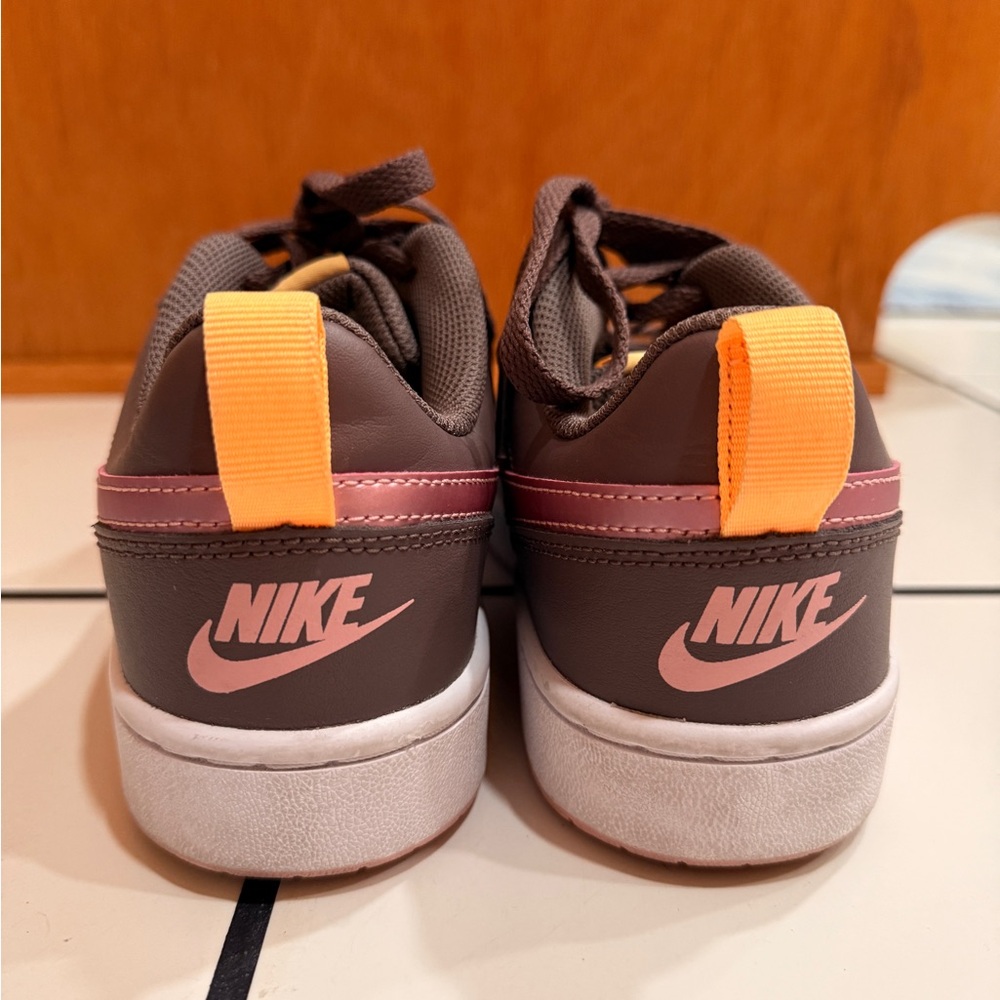 NIKE Big Girls Court Borough Low 2 Casual Sneakers 6 y or Women’s 8 - Picture 13 of 13